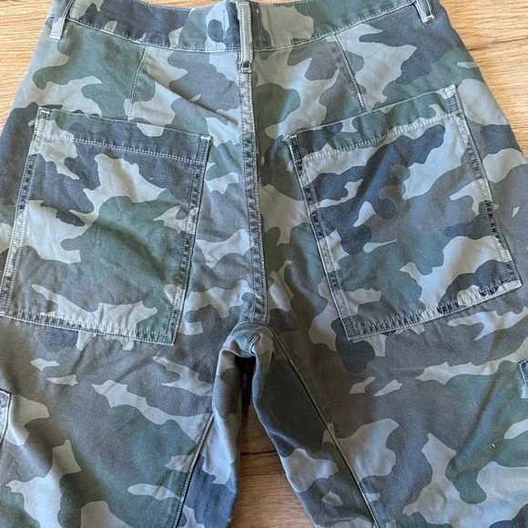Citizens of Humanity Camo Cargo Pant Size 28 Like New Condition - Picture 5 of 7